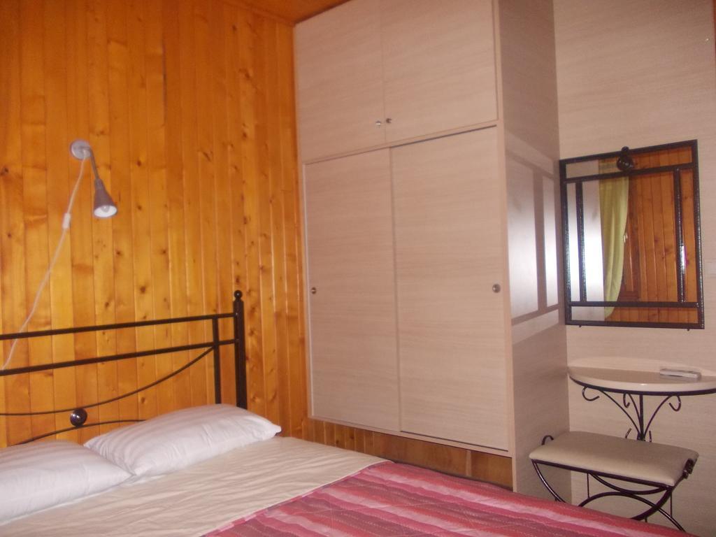 Wooden Nest Appartement Akhladherí Kamer foto